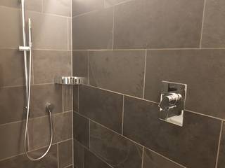 Modern und stylish: inspirierende Badezimmer-Umbauten , passion-muenchen passion-muenchen Moderne Badezimmer Schiefer Schwarz