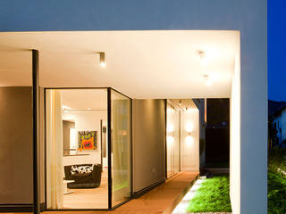 Haus in Telfs 1 | Bungalow mit Kinderturm, Melis + Melis Architekturbüro Melis + Melis Architekturbüro Minimalist balcony, veranda & terrace