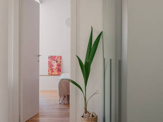 Appartamento in Via Roma. Grosseto, OKS ARCHITETTI OKS ARCHITETTI Modern Corridor, Hallway and Staircase