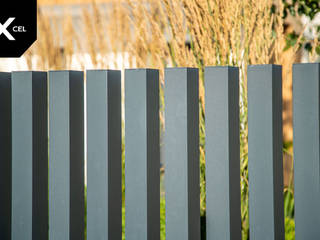 City Lights. Nowoczesne ogrodzenie aluminiowe, XCEL Fence XCEL Fence Jardines de estilo moderno