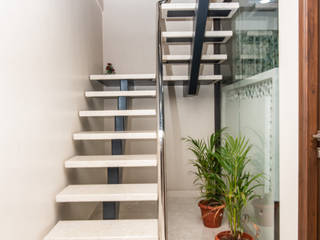 Small Duplex, ARK Architects & Interior Designers ARK Architects & Interior Designers Escalier