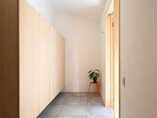 左京の戸建てリノベーション, HAMADA DESIGN HAMADA DESIGN Pasillos, vestíbulos y escaleras de estilo escandinavo Madera Acabado en madera