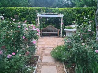 CLASSIC ROSE GARDEN, Young Landscape Design Studio Young Landscape Design Studio Jardines coloniales