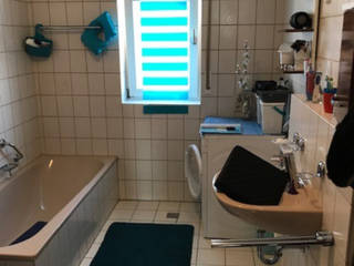 Makelloses Badezimmer in Weiß , bad.de bad.de Modern bathroom