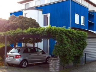 Freistehendes Büro- und Wohngebäude, Junker Architekten Junker Architekten Gewerbeflächen Holz Blau