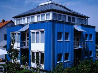 Freistehendes Büro- und Wohngebäude, Junker Architekten Junker Architekten 商业空间 木頭 Blue