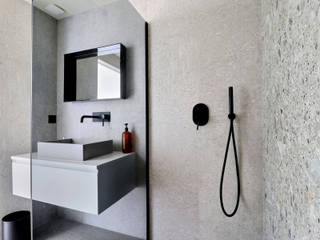 Une villa moderne à l'architecture singulière, ERIC SANTOS • ARCHITECTURE ERIC SANTOS • ARCHITECTURE Minimalist bathroom