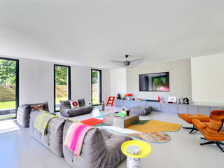 Une villa moderne à l'architecture singulière, ERIC SANTOS • ARCHITECTURE ERIC SANTOS • ARCHITECTURE Minimalist living room