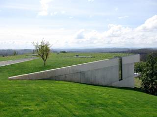 Casa em Betão à Vista e cobertura ajardinada, Utopia - Arquitectura e Enhenharia Lda Utopia - Arquitectura e Enhenharia Lda Zengarden Concrete