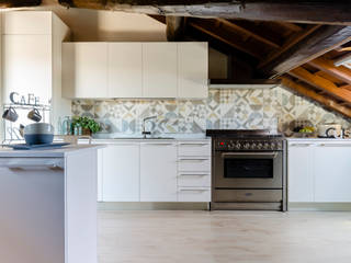 La cucina: il cuore pulsante della casa, Gilardi Interiors on Staging Gilardi Interiors on Staging مطبخ ذو قطع مدمجة بلاط
