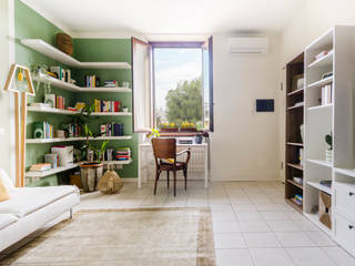 Il living: nuova gestione degli spazi e relooking, Gilardi Interiors on Staging Gilardi Interiors on Staging غرفة المعيشة بلاط