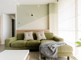 Convivialità e comodità sono le parole d'ordine per questo living, Gilardi Interiors on Staging Gilardi Interiors on Staging Modern living room Tiles