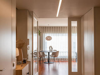 Casa das Araras - SHI Studio Interior Design, ShiStudio Interior Design ShiStudio Interior Design Eclectic style corridor, hallway & stairs