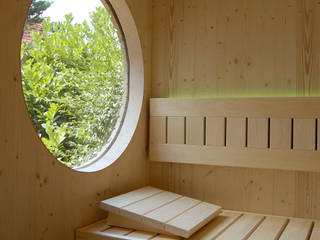 Design-Saunahaus - Gartensauna mit Bullaugenfenster , SQUARE Saunahaus SQUARE Saunahaus 水療 木頭 Wood effect