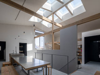 回遊の天窓, 一級建築士事務所 SAKAKI Atelier 一級建築士事務所 SAKAKI Atelier Modern living room Concrete