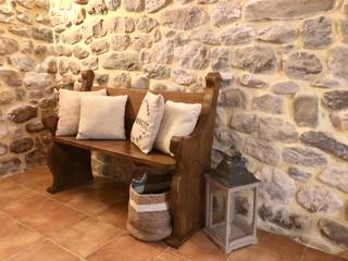 Vivienda Unifamiliar “Rustic Home”, 3a Interiorismo 3a Interiorismo ريفي، أسلوب، الرواق، رواق، &، درج