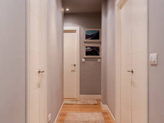 GREGORIO DE LA REVILLA, EGUIARQ S.L. EGUIARQ S.L. Modern Corridor, Hallway and Staircase Grey