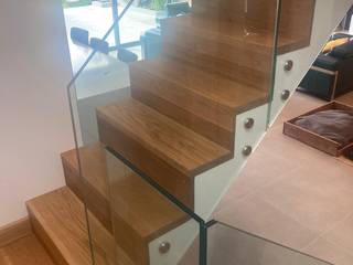 Balustrade in Watford, Scanda Window and Door services Ltd Scanda Window and Door services Ltd Stairs Glass