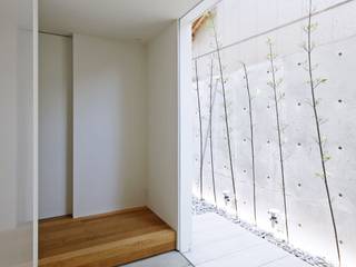宿町の家-shukucho, 空間建築-傳 空間建築-傳 Asian style corridor, hallway & stairs Concrete White