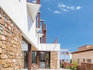 CASA D'EN JAUME, GUILLEM CARRERA arquitecte GUILLEM CARRERA arquitecte منزل عائلي صغير حجر