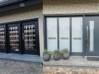 Einfamilienhaus in Borken, ESTATIKA GmbH ESTATIKA GmbH Weiß