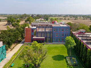 Girls Hostel at Mann School, Envisage Envisage Paredes e pisos modernos Tijolo