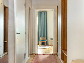 Farben, CONSCIOUS DESIGN - Interiors by Nicoletta Zarattini CONSCIOUS DESIGN - Interiors by Nicoletta Zarattini Modern Corridor, Hallway and Staircase