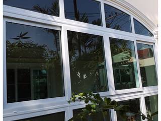 บาน-โค้ง upvc, ร้าน ชัยดล ยูพีวีซี พัทยา ประตู - หน้าต่าง upvc ร้าน ชัยดล ยูพีวีซี พัทยา ประตู - หน้าต่าง upvc Puertas y ventanas de estilo clásico Plástico Blanco