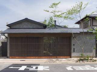 藤井寺の家, 間工作舎 間工作舎 Casas de madera Madera maciza Multicolor