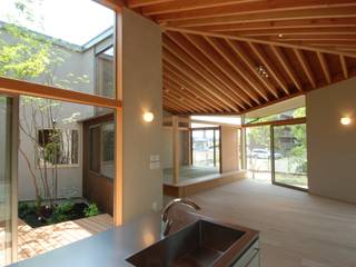 箕面の家, 間工作舎 間工作舎 Built-in kitchens Wood Wood effect