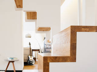 Raumsparende Treppe mit Stauraum unter dem Treppenpodest, Holzmanufaktur Ballert e.K. Holzmanufaktur Ballert e.K. Treppe