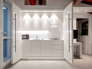 Animal House , Luca Bucciantini Architettura d’ interni Luca Bucciantini Architettura d’ interni Small kitchens Wood White