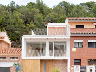 CASA 22 AVELLANERS, GUILLEM CARRERA arquitecte GUILLEM CARRERA arquitecte Maisons mitoyennes Céramique