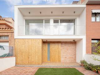 CASA 22 AVELLANERS, GUILLEM CARRERA arquitecte GUILLEM CARRERA arquitecte Case in stile mediterraneo Ceramica