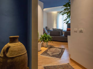 KINDS OF BLUE, Davide Pavanello Lab Davide Pavanello Lab Modern corridor, hallway & stairs