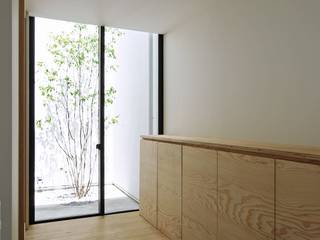 豊川の家Ⅱ-toyokawa, 株式会社 空間建築-傳 株式会社 空間建築-傳 Asian style corridor, hallway & stairs Wood Wood effect