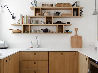 Une Appartement avec Un Intérieur Vibrante, Bénédicte Montussac Bénédicte Montussac Kitchen Wood Wood effect