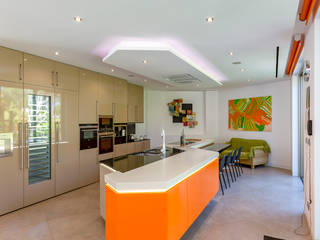 Fotoreportagem de Vila no Quinta do Lago, Daryl Gabin - Photo & Video Daryl Gabin - Photo & Video Modern style kitchen