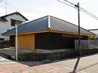 方形の家, 宝角建築ｱﾄﾘｴ 宝角建築ｱﾄﾘｴ Casas de madeira Madeira Acabamento em madeira