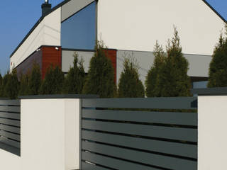 Geometric. Poziome ogrodzenie aluminiowe, XCEL Fence XCEL Fence สวนหน้าบ้าน