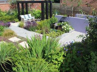 Sloped New-Build Plot to Relaxing Garden, Lush Garden Design Lush Garden Design Сад