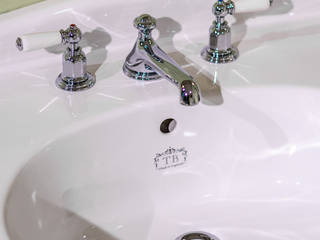 Französisches Badezimmer, Traditional Bathrooms GmbH Traditional Bathrooms GmbH Klassische Badezimmer Kupfer/Bronze/Messing Metallic/Silber