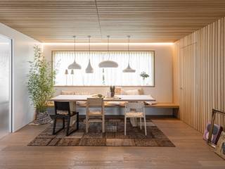 SUGGESTIONE LIGNEA, CORAZZOLLA SRL - Arredamenti su Misura CORAZZOLLA SRL - Arredamenti su Misura Sala da pranzo in stile scandinavo Legno Effetto legno