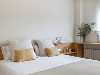 Proyecto de interiorismo y reforma parcial de una vivienda en Llacuna, Sezam Studio Sezam Studio Modern style bedroom