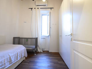 Mattoni e Acciaio, Progetto Ristrutturare srl Progetto Ristrutturare srl Small bedroom