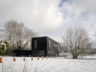 Four Seasons House, Joris Verhoeven Architectuur Joris Verhoeven Architectuur Giardino anteriore Legno Effetto legno