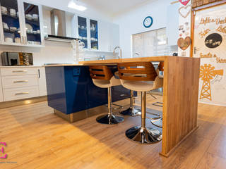 Cobalt Blue & White Shaker Kitchen, Ergo Designer Kitchens & Cabinetry Ergo Designer Kitchens & Cabinetry Einbauküche MDF Blau