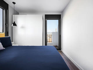 Colorida y Atrevida Casa en Barcelona, Oficina Urbana Oficina Urbana Modern style bedroom