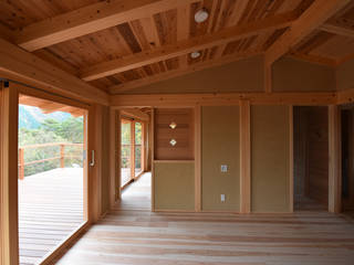 風の森の土壁（工事中）, 水野設計室 水野設計室 Casas de madera Madera Acabado en madera