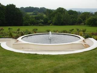 Large Koi Pond, Water Garden Ltd Water Garden Ltd Пруд в саду